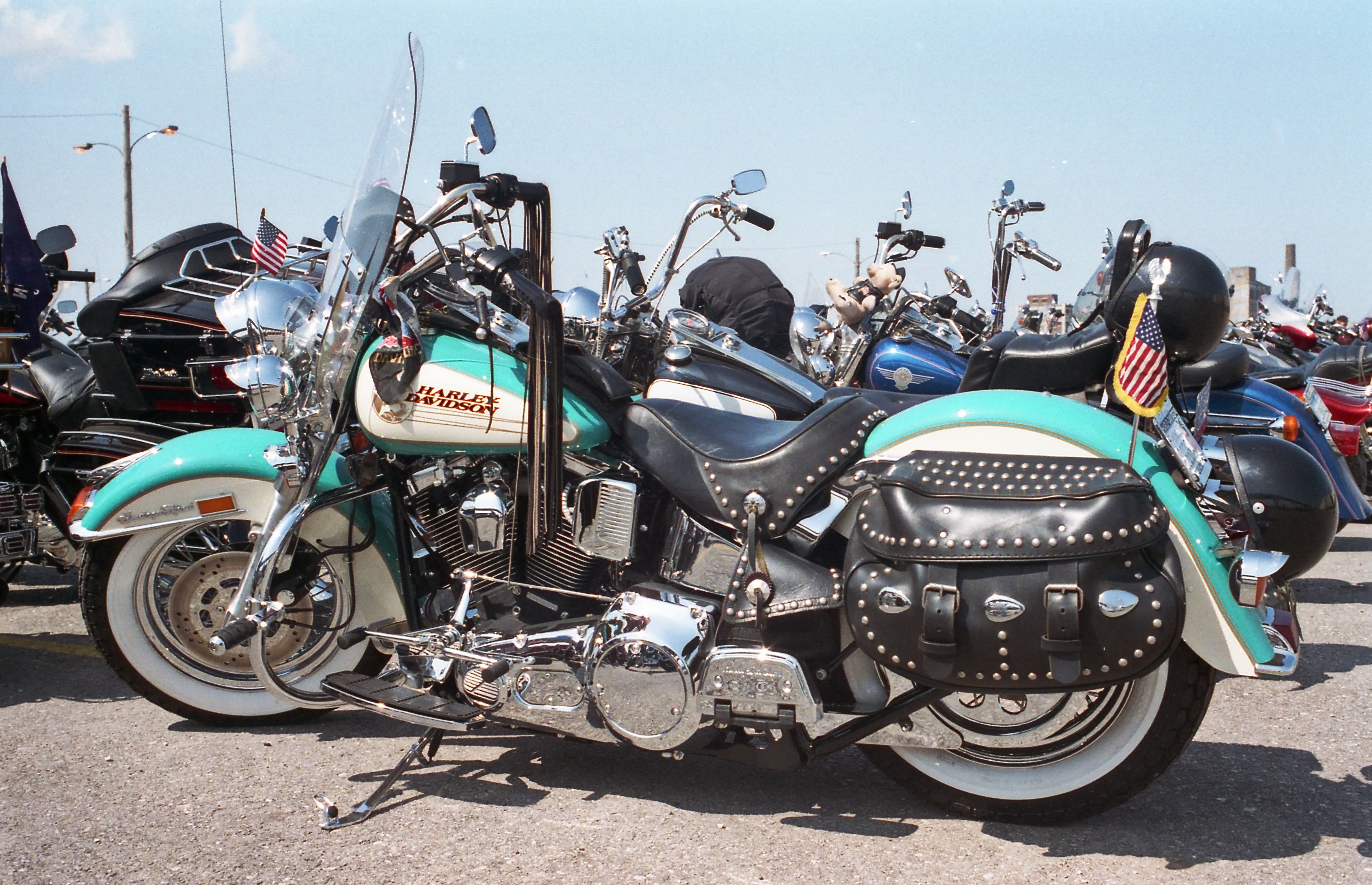 Descubra se comprar motos customizadas usadas vale a pena. Fonte: Unsplash.