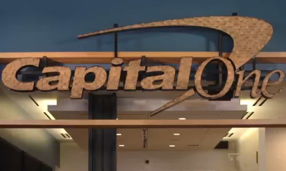 Logo Capital One em prédio