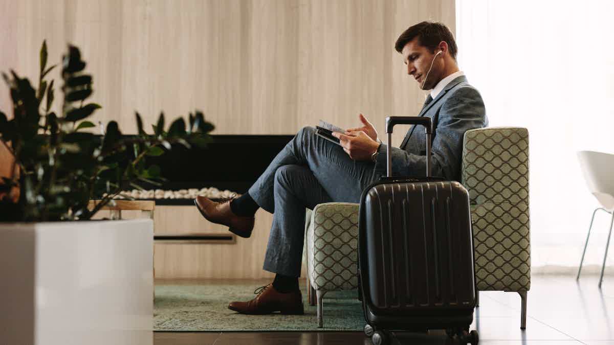 Get access to the airport lounge with your Chase Sapphire Preferred: we tell you how. Source: Adobe Stock.