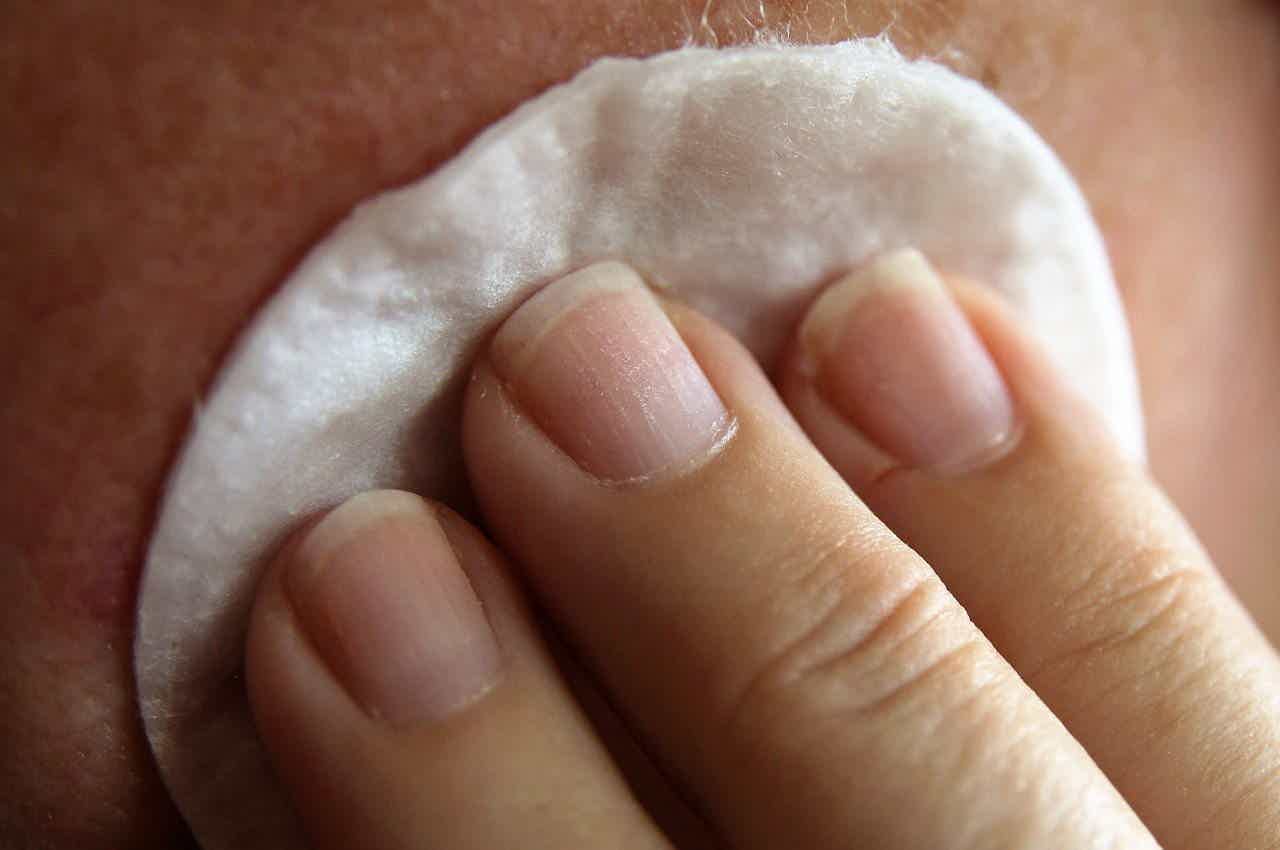  5 passos para fazer uma limpeza de pele fácil e caseira