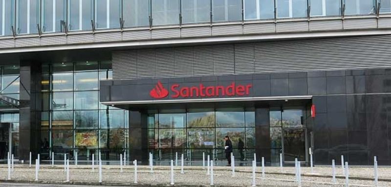 Terá de ir até um dos balcões do banco para aderir ao crédito. Fonte: Santander.