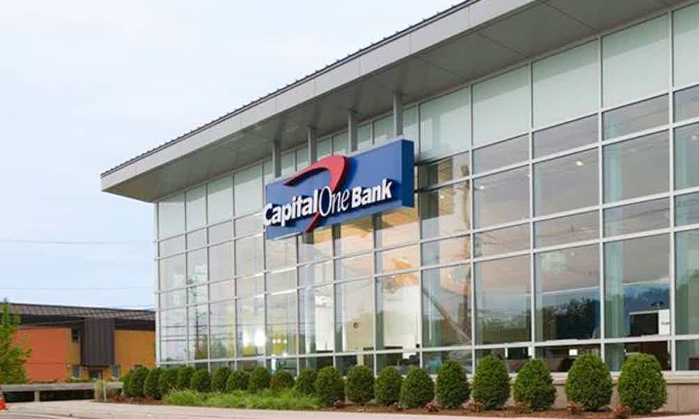 Prédio com fachada Capital One