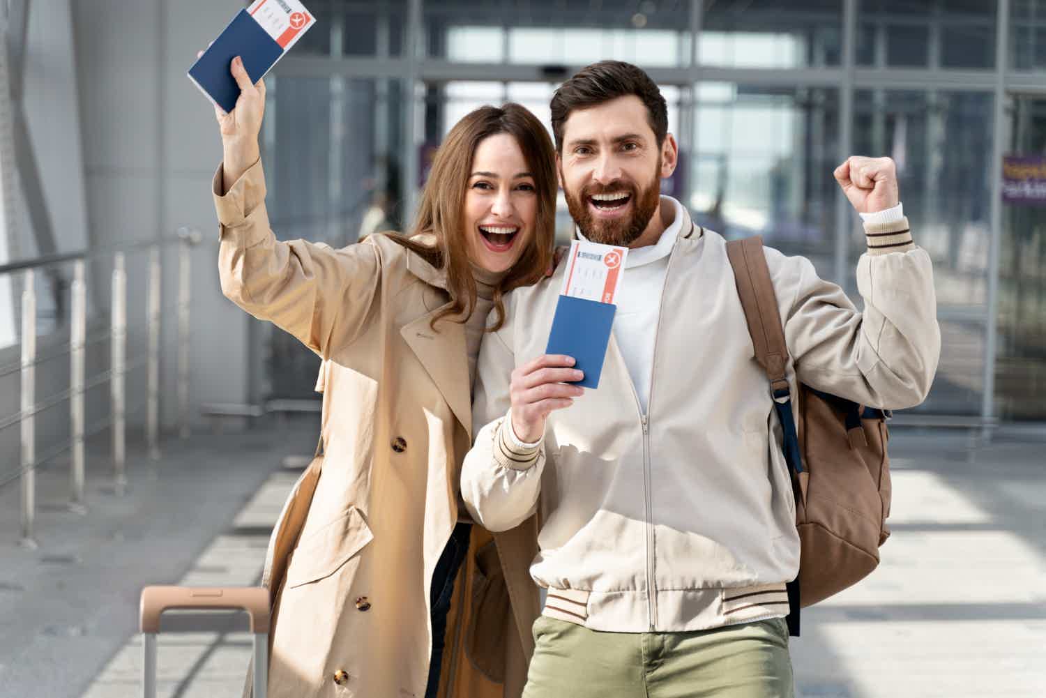 buy your flight tickets at the right moment and enjoy the best prices! Source: Freepik.