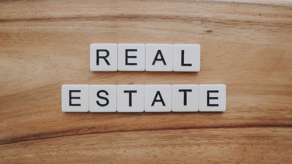 See the best real estate investing books for beginners! Source: Unsplash
