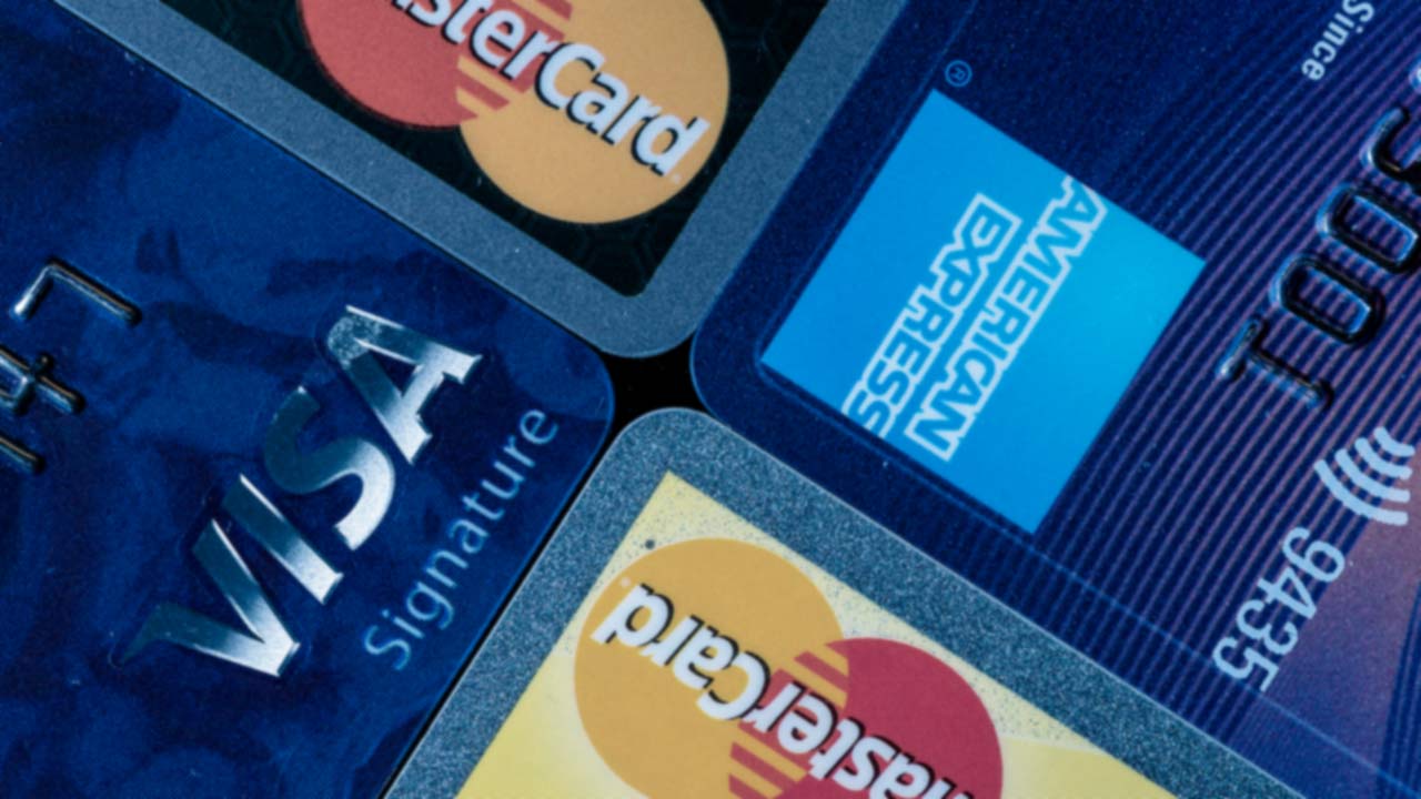 A diferença entre o cartão pré-pago, o de crédito e o de débito(Imagem: Foregon)