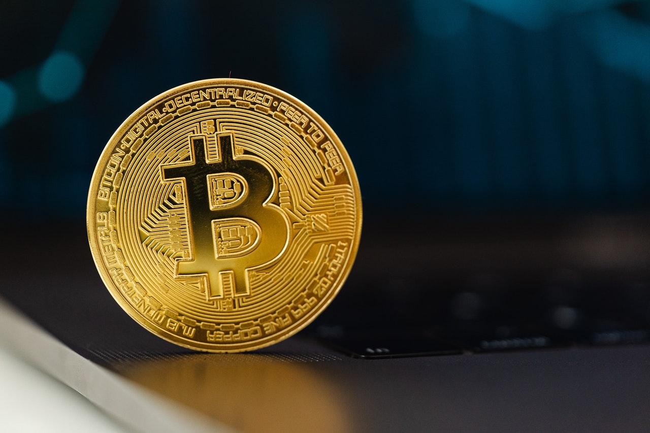 See what are the benefits of the bitcoin crypto. Source: Pexels.