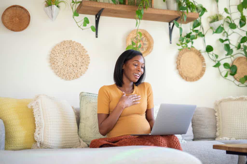 Veja mais sobre opções de teste de gravidez online e como fazê-los. Fonte: Canva.