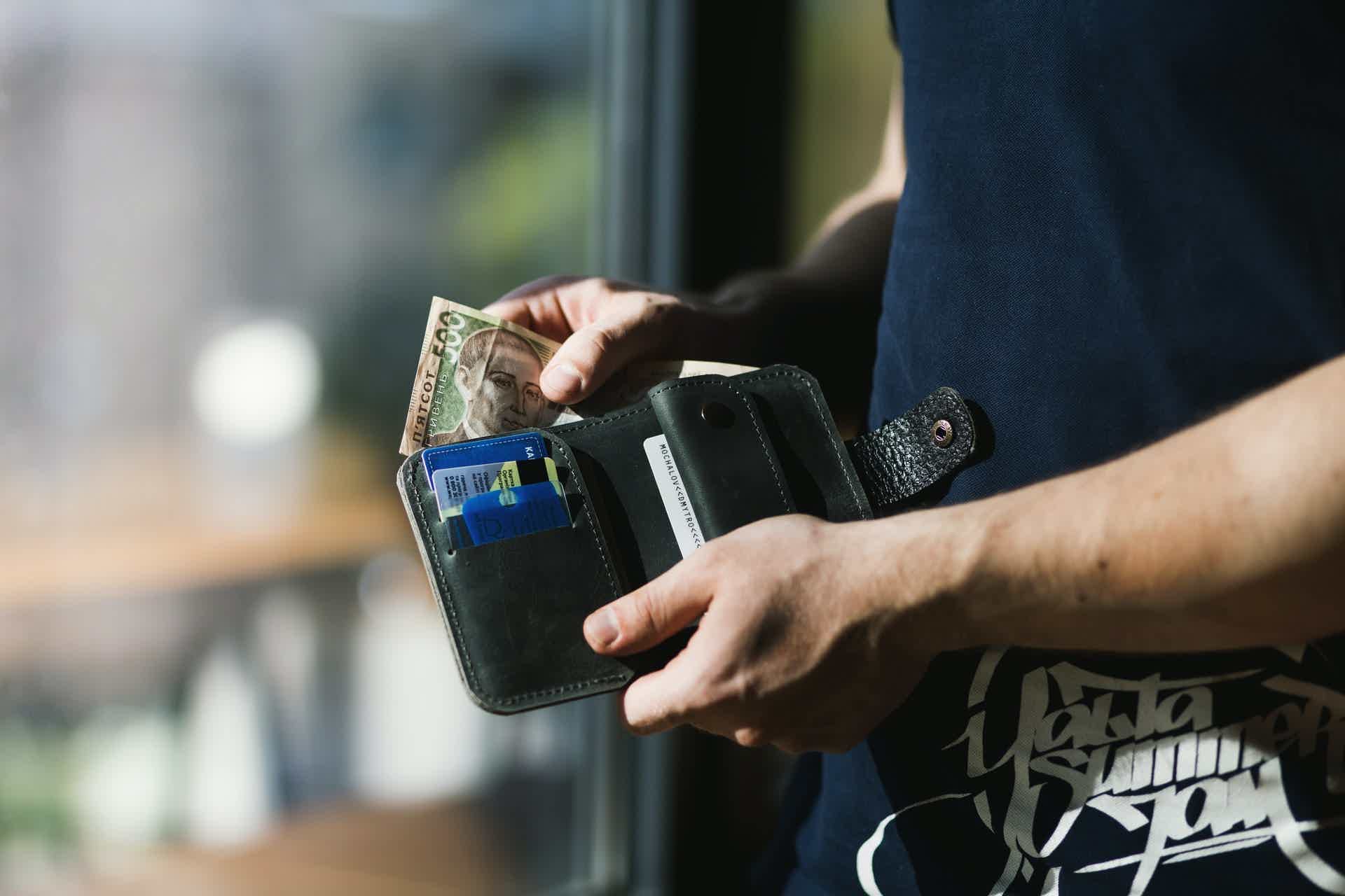 Tenha um limite de gastos para o cartão de crédito. Foto: Pexels / Evg Culture