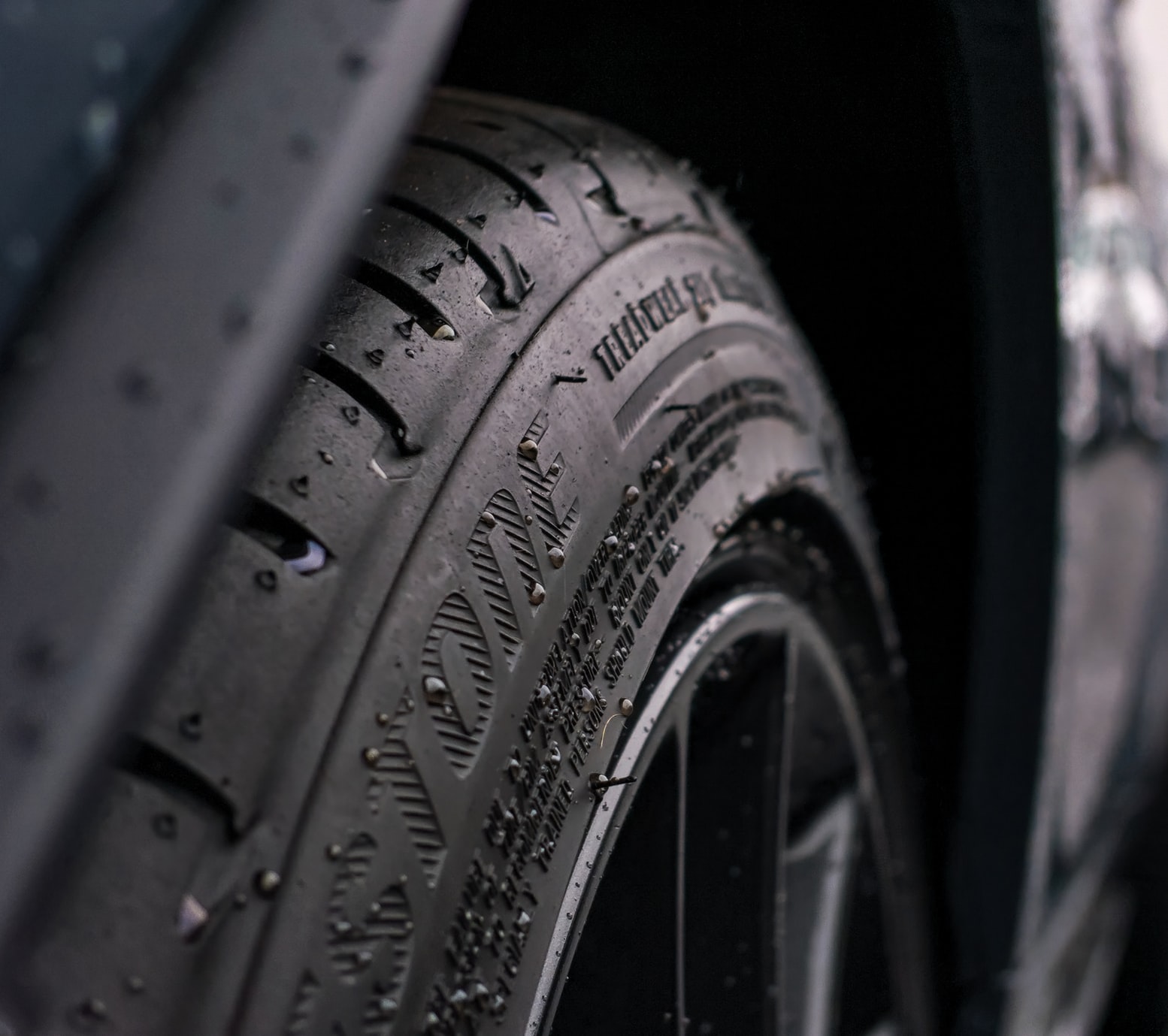 Descubra tudo sobre esse tipo de pneu. Fonte: Unsplash.