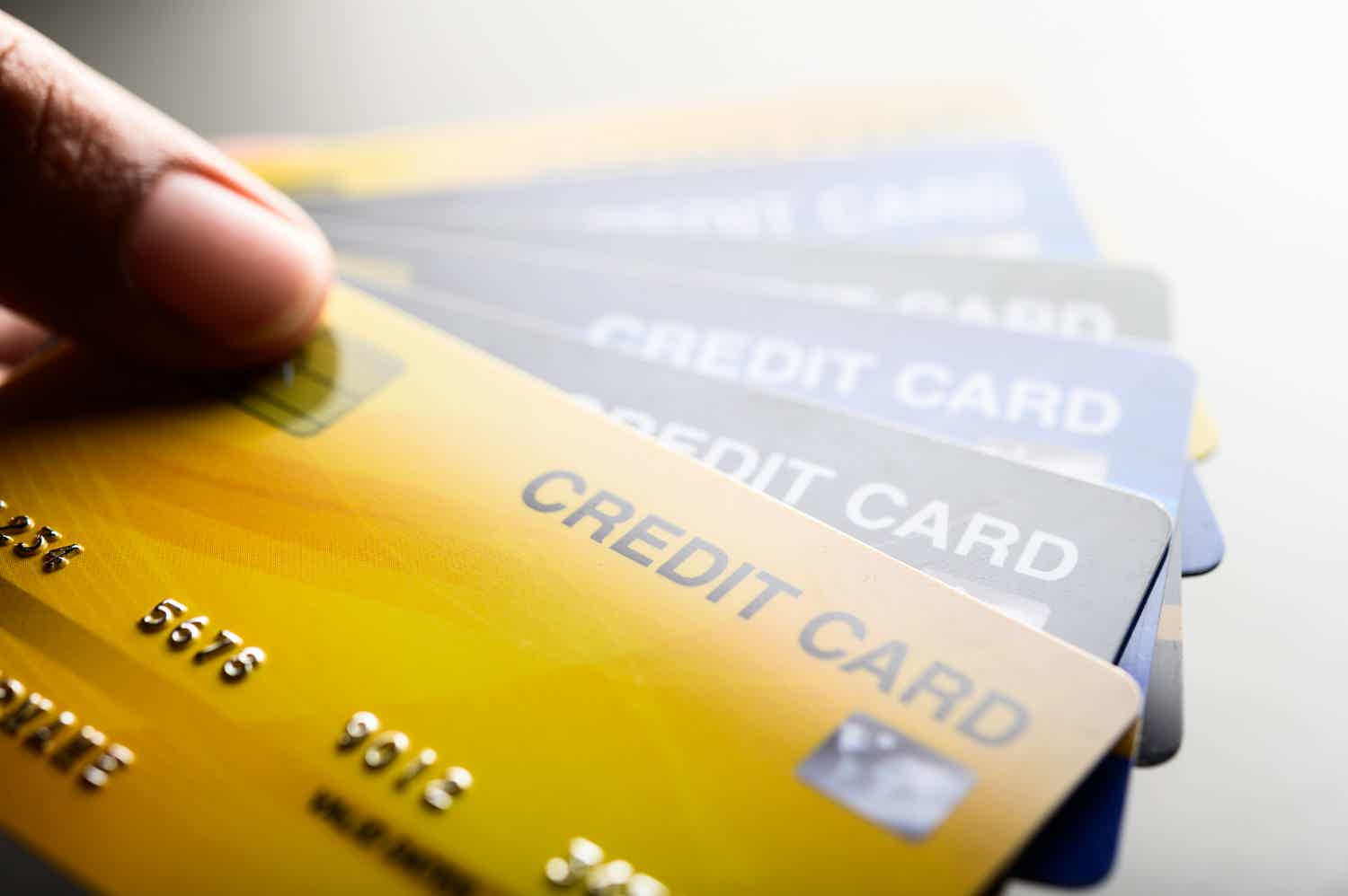 Choose the best type of credit card for you. Source: Freepik.