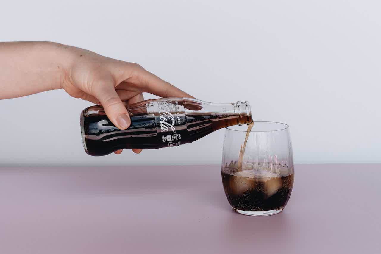 Veja as vagas abertas na Coca-Cola também! Fonte: Pexels.