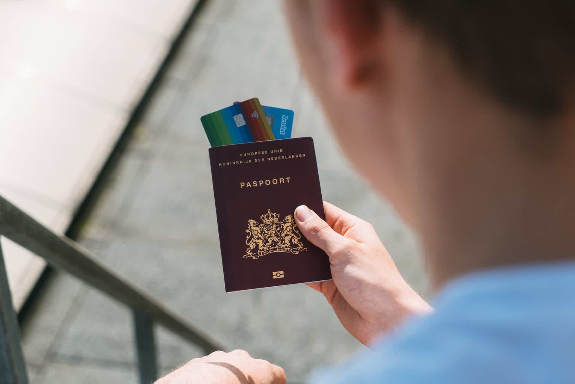 Learn how to choose the best option for you: travel cards or debit cards! Source: Unsplash