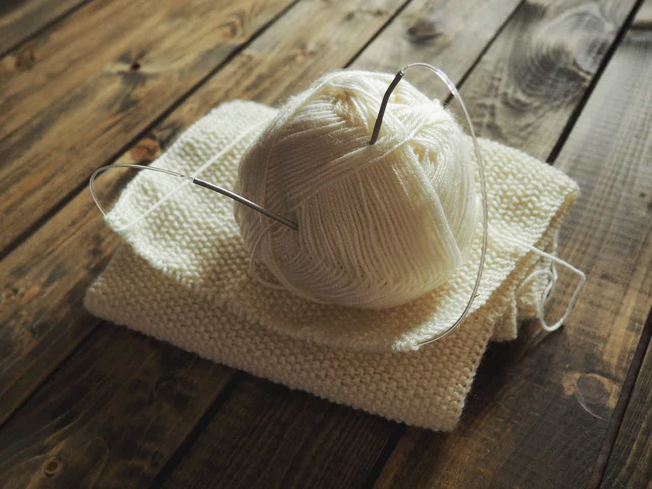 Entenda mais sobre como fazer um curso de tricô e crochê