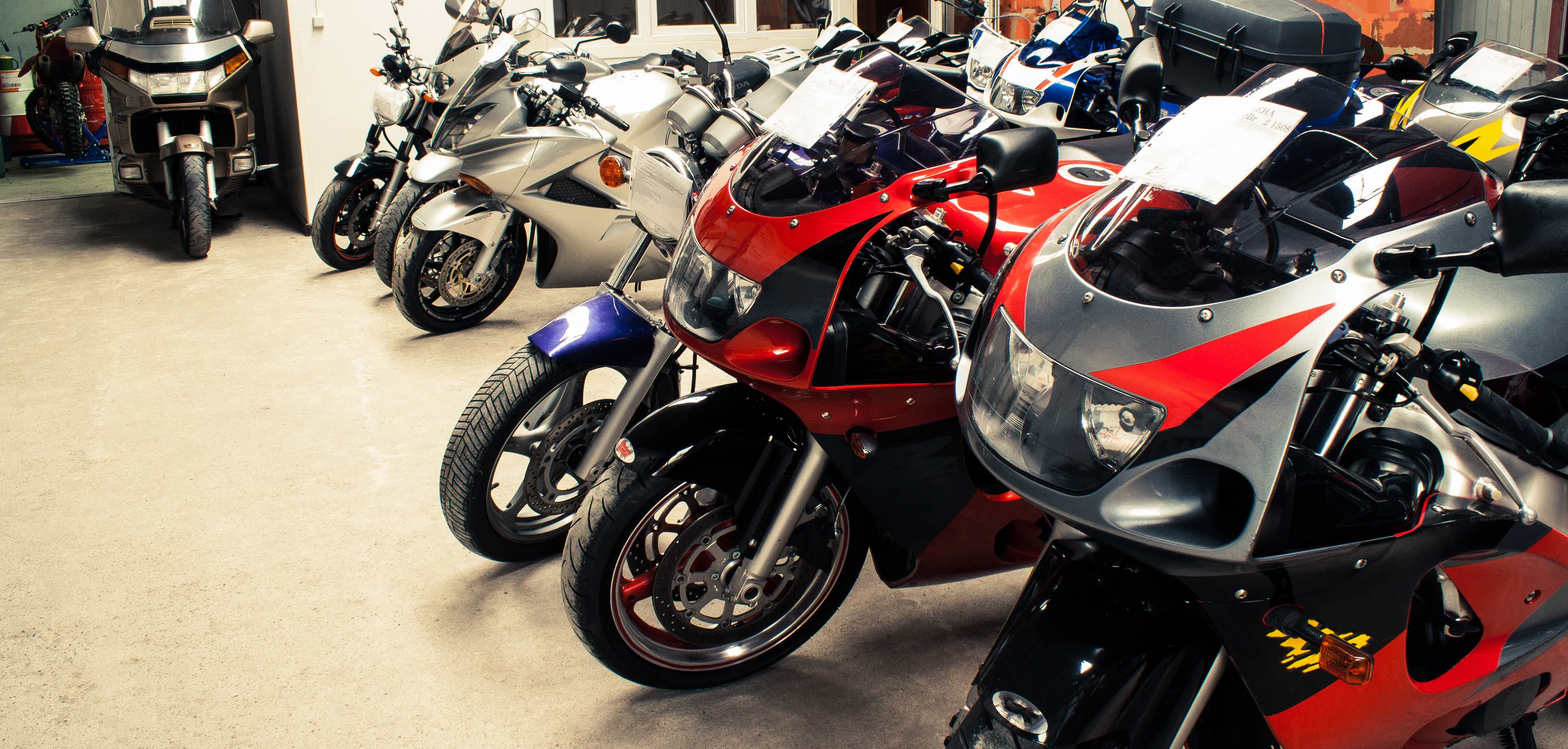 Qual vale mais a pena: alugar ou comprar uma moto? Descubra. Fonte: AdobeStock.