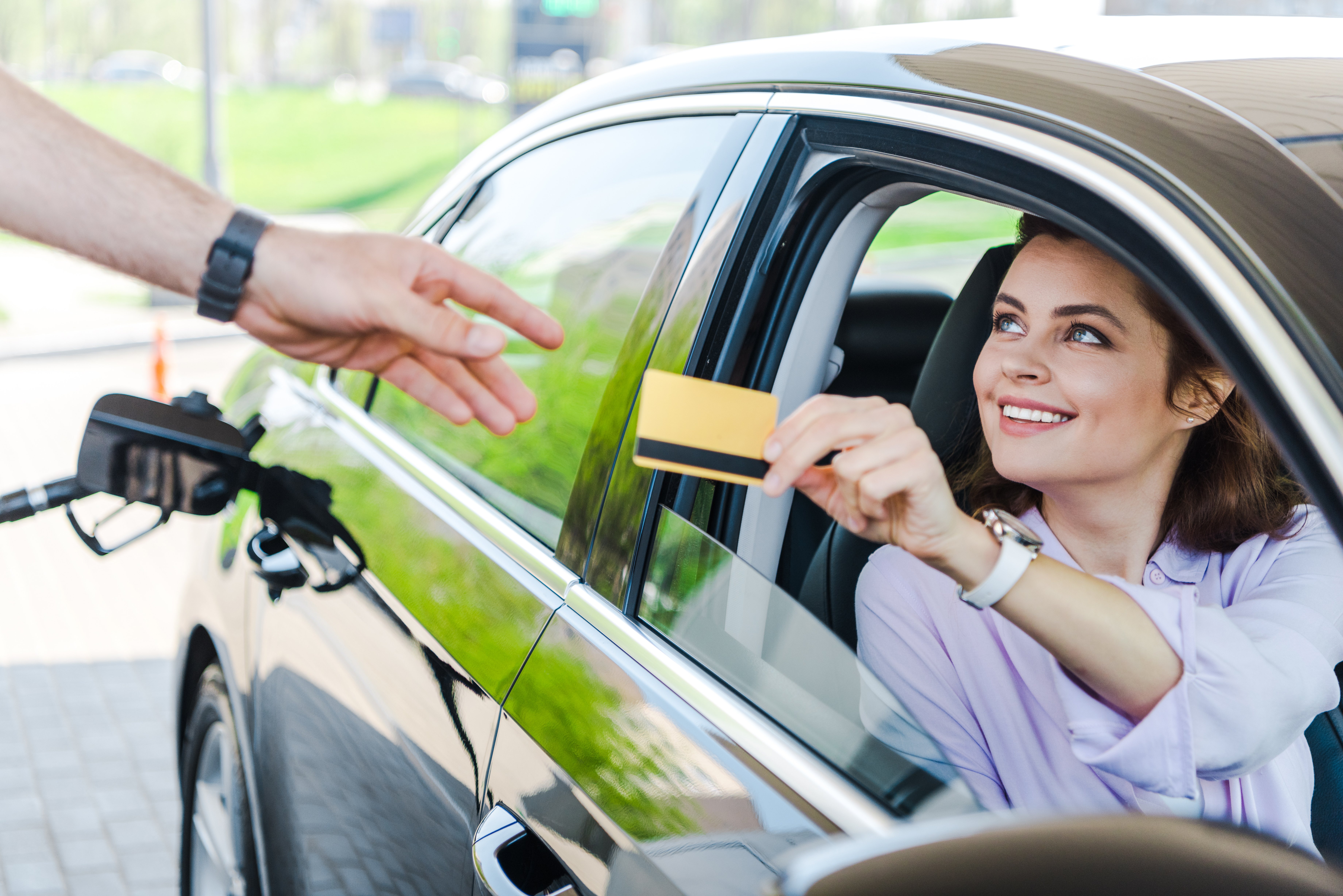 See our list of the best cards for gas purchases! Source: Adobe Stock