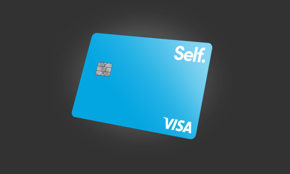 Cartão Self Visa® Credit Builder fundo preto
