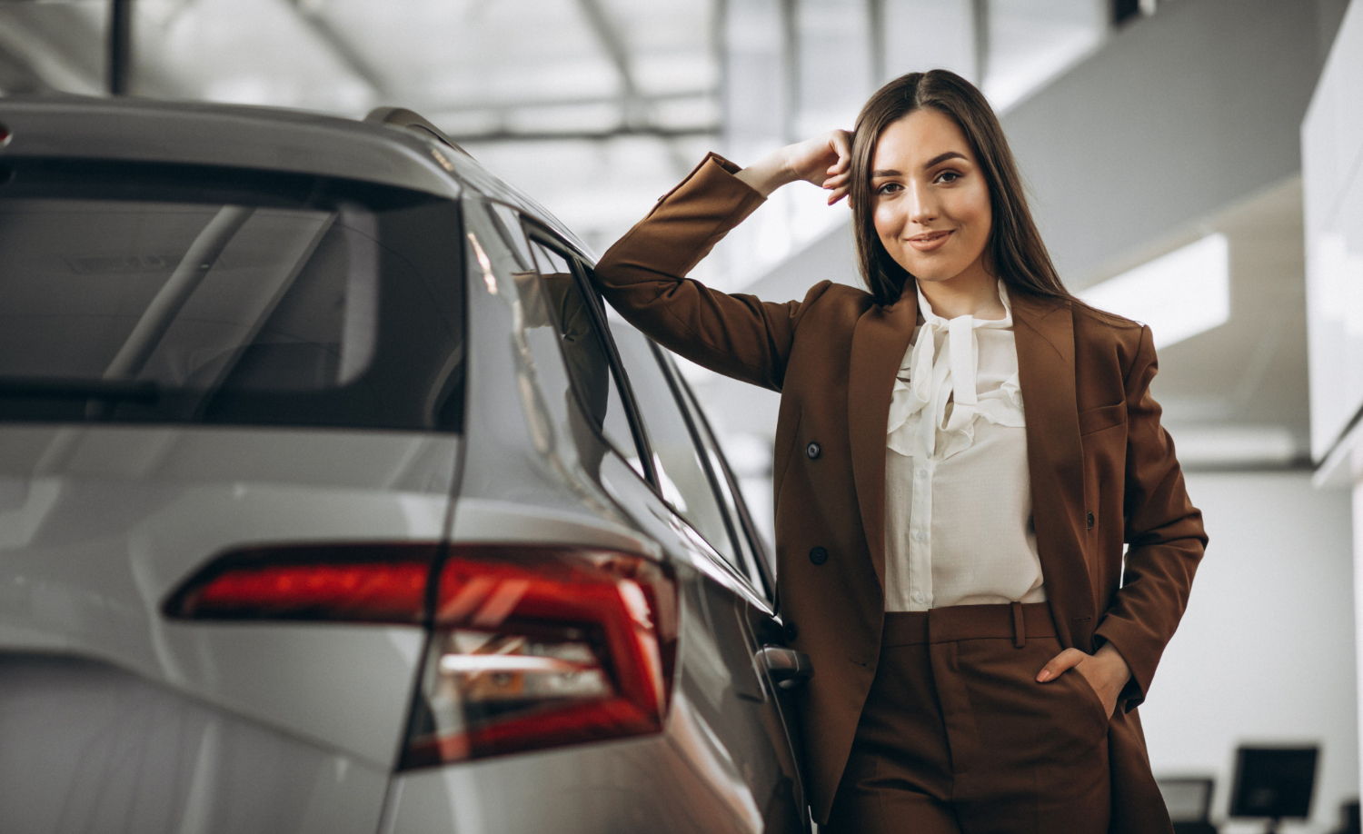 If you have a new car in your hands, take a look at the complete car warranty. Source: Freepik.