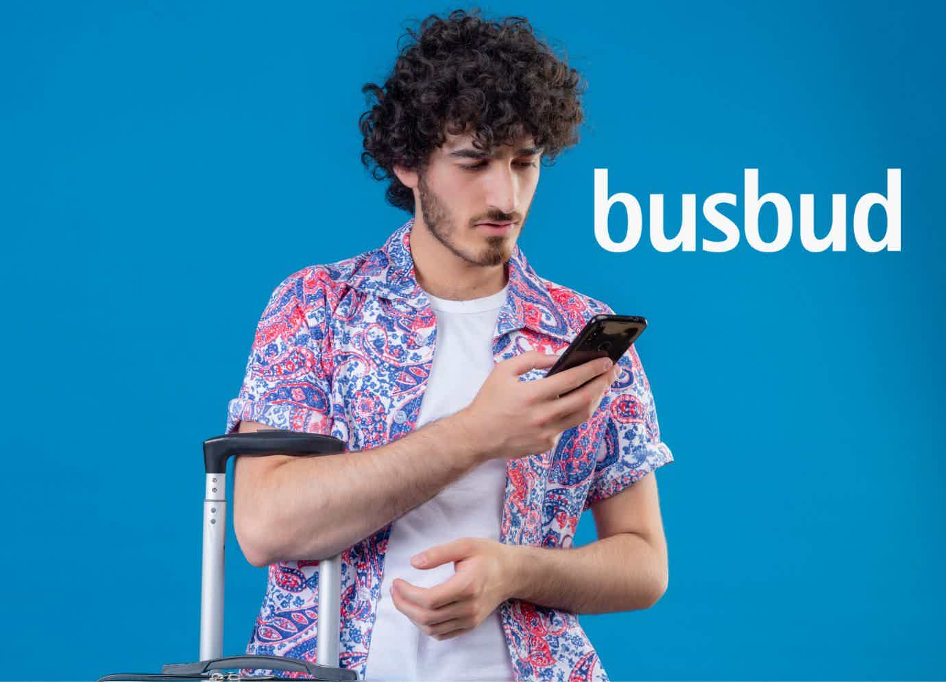 Descubra se é no Busbud que vai comprar sua passagem! Fonte: Freepik/Busbud