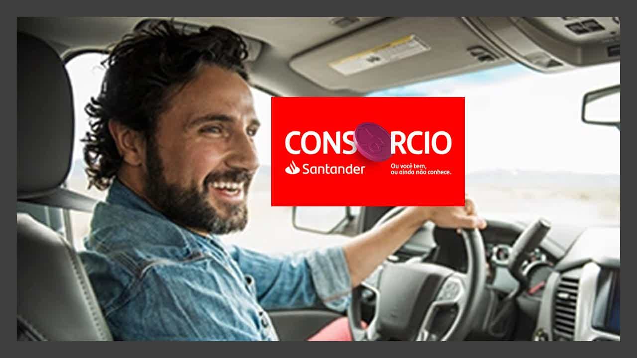 Homem dirigindo carro com logo do Consórcio Santanderno meio