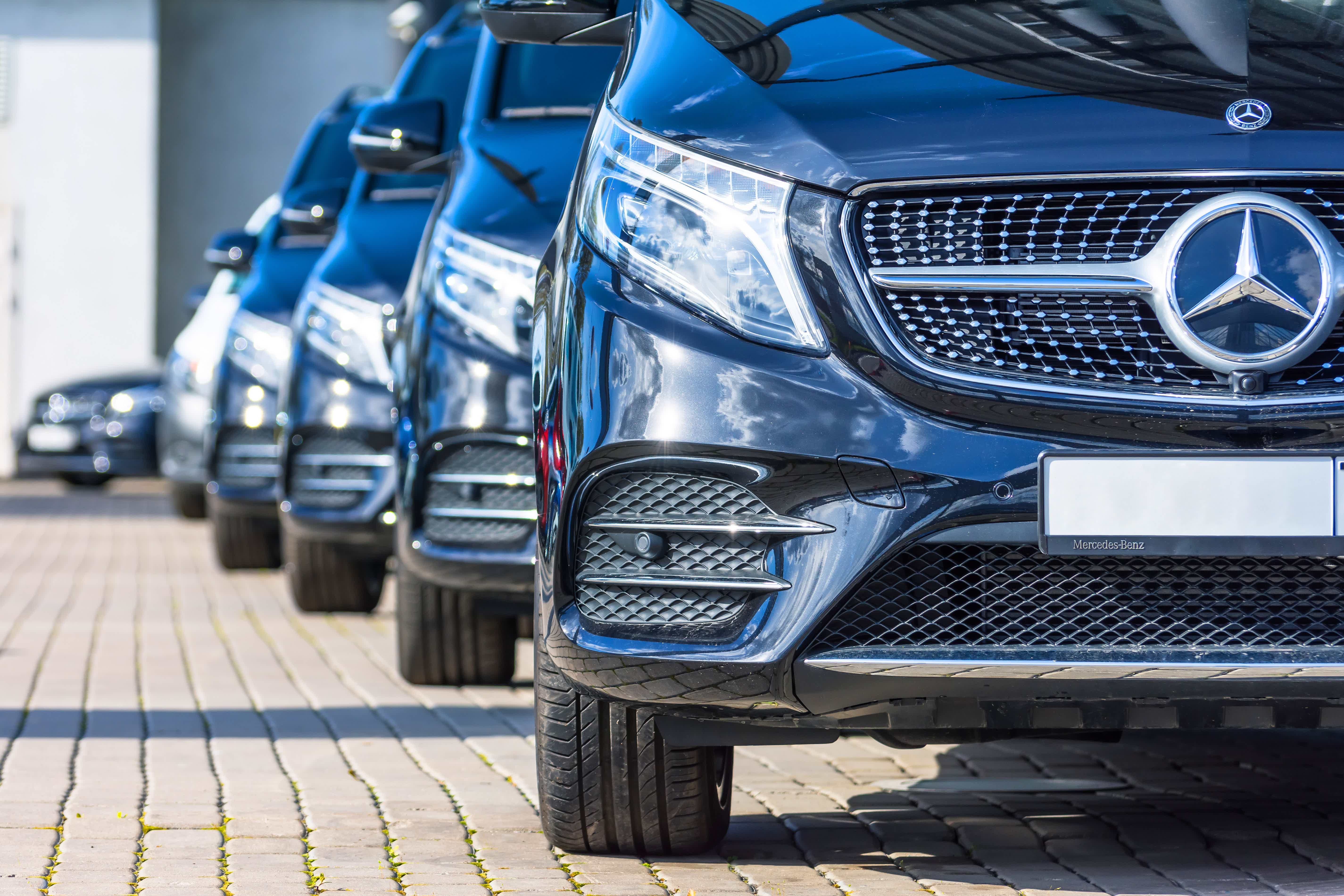 Saiba quanto custa adquirir um carro importado da Mercedes Benz. Fonte: AdobeStock.