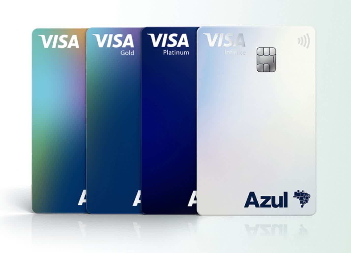 Imagem mostrando quatro cartões de crédito em tons diferentes de azul e um prateado