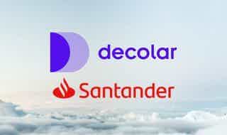 Logotipo da decolar em roxo com o logotip da Santander em vermelho logo abaixo