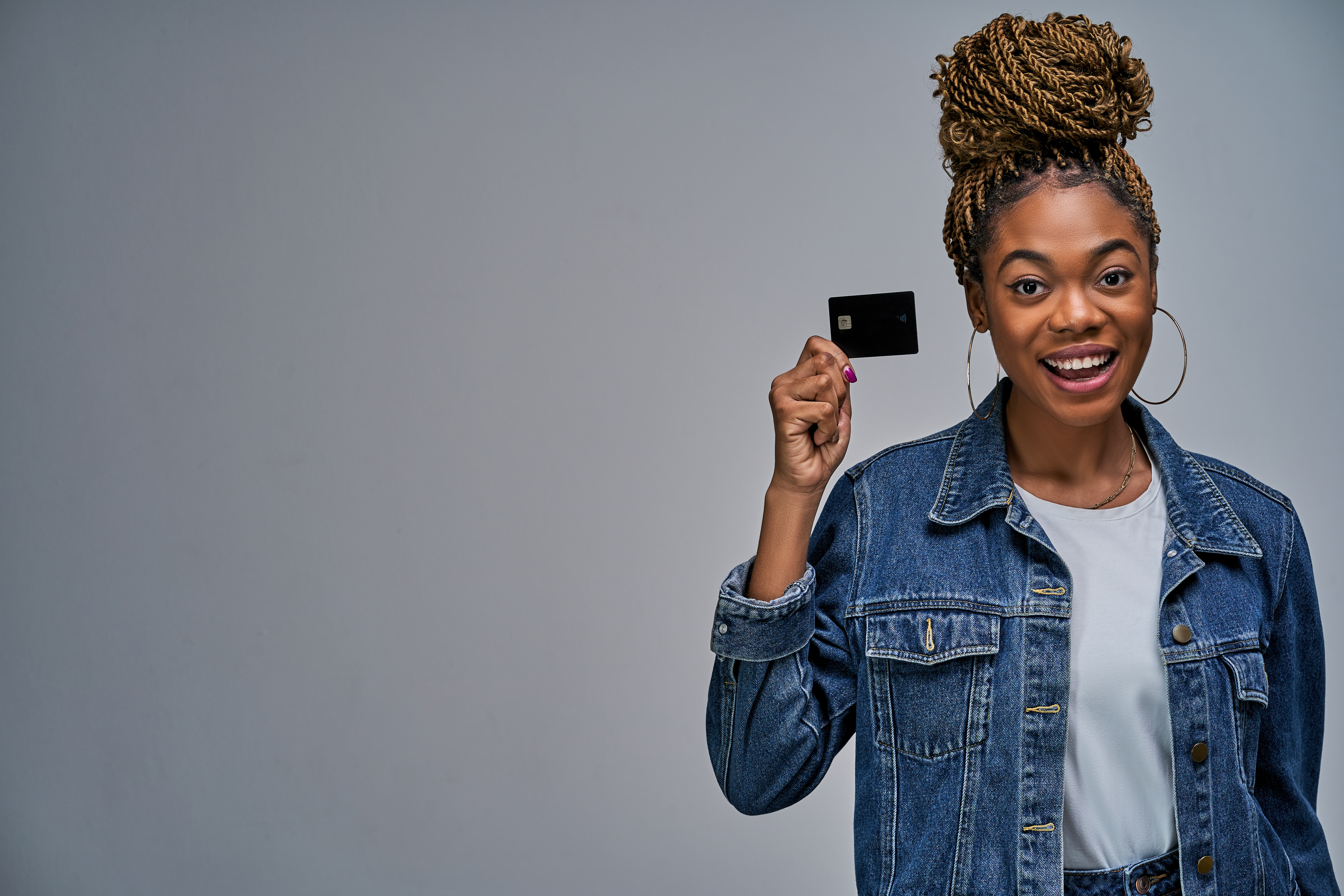 Confira aqui mais informações sobre o cartão de crédito Black. Fonte: Adobe Stock
