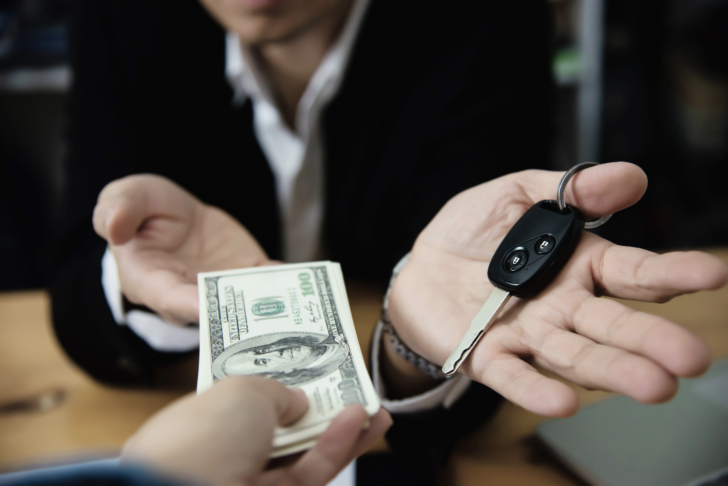 A car can be pretty expensive, so pay attention to these tips before getting a car loan. Source: Freepik.