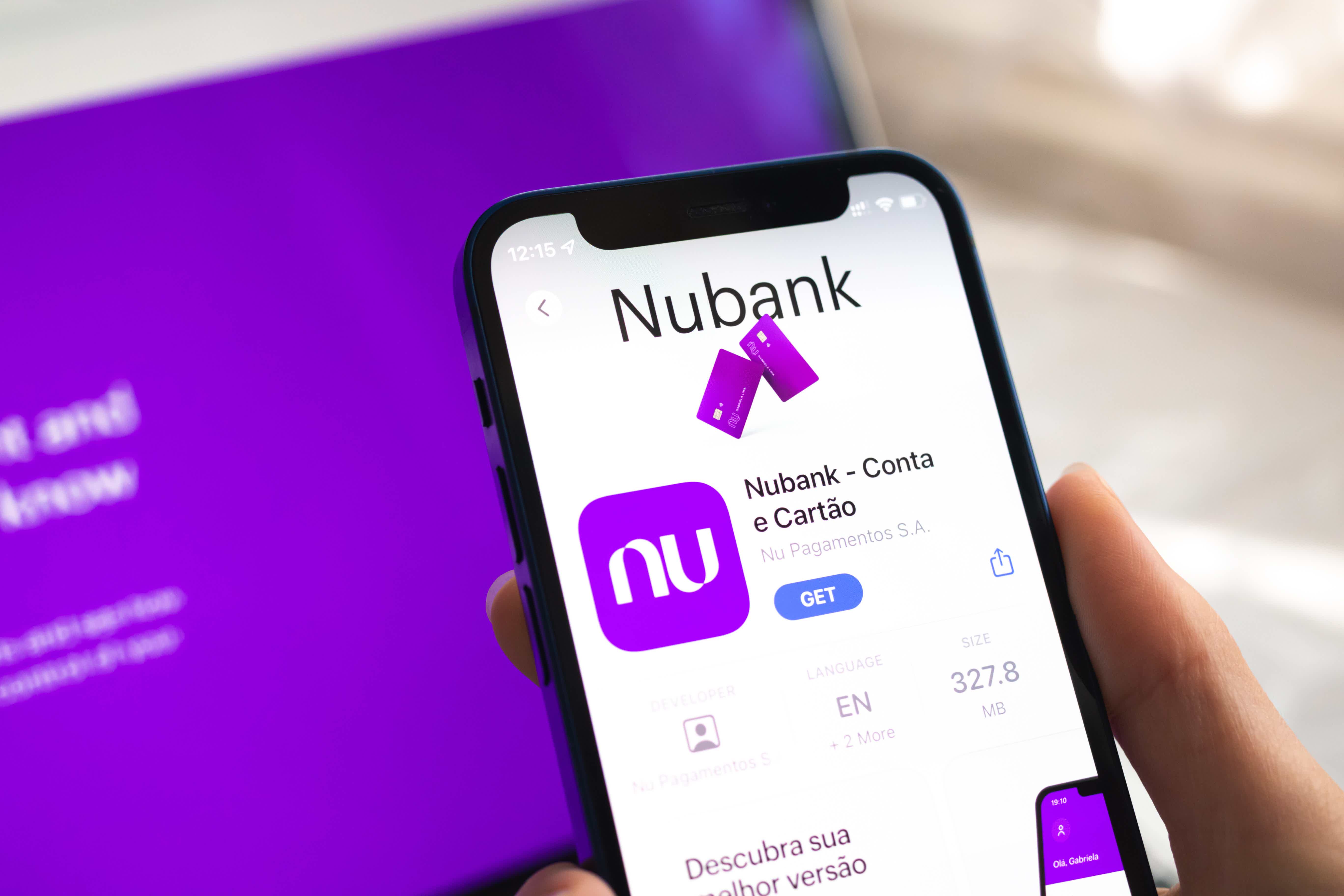 O controle do Nubank é feito através de um aplicativo. Fonte: Adobe Stock.