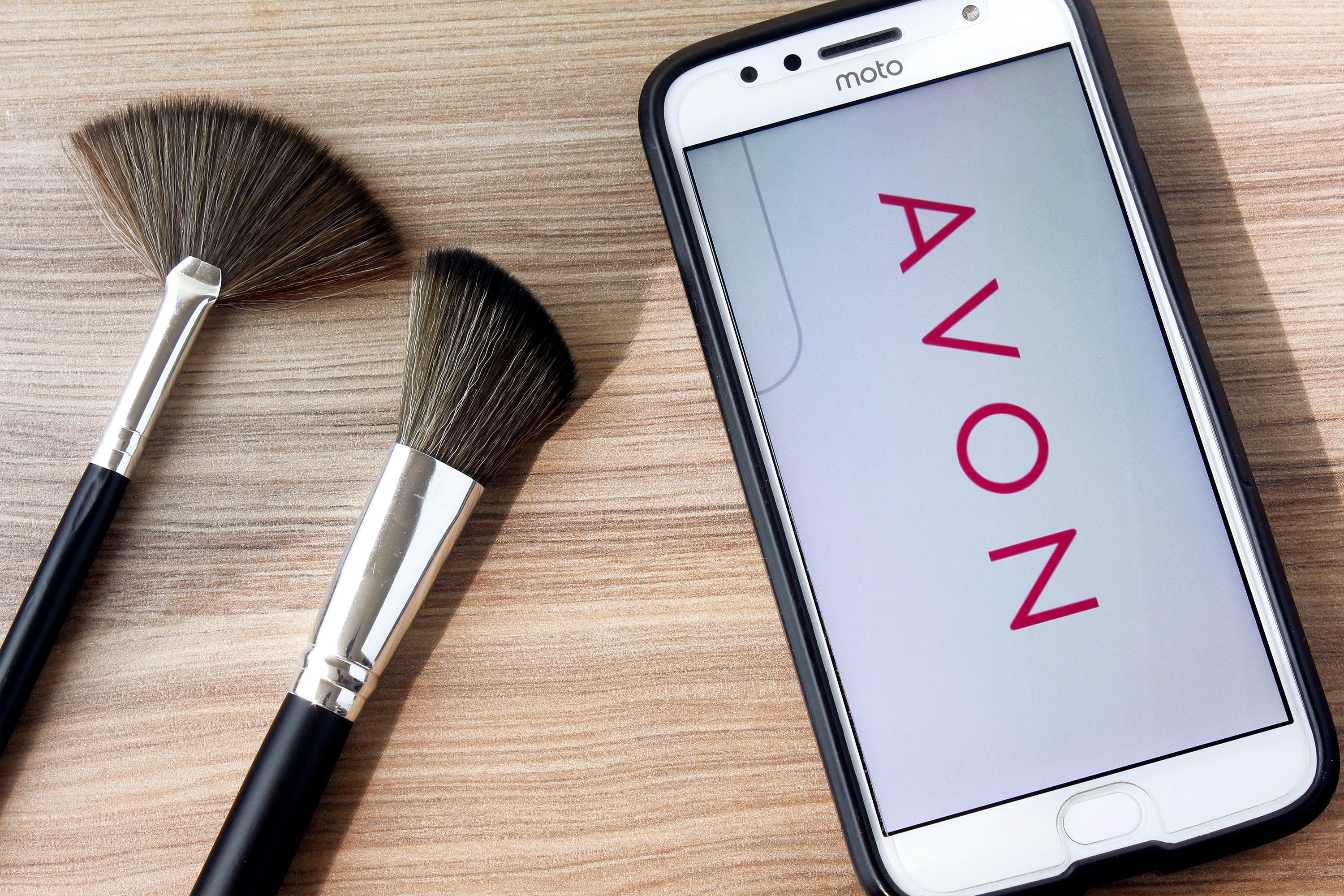 Revender os produtos da Avon é uma excelente oportunidade de renda extra. Os ganhos são proporcionais a sua dedicação, variando conforme o tipo de produto vendido. Fonte: Adobe Stock.