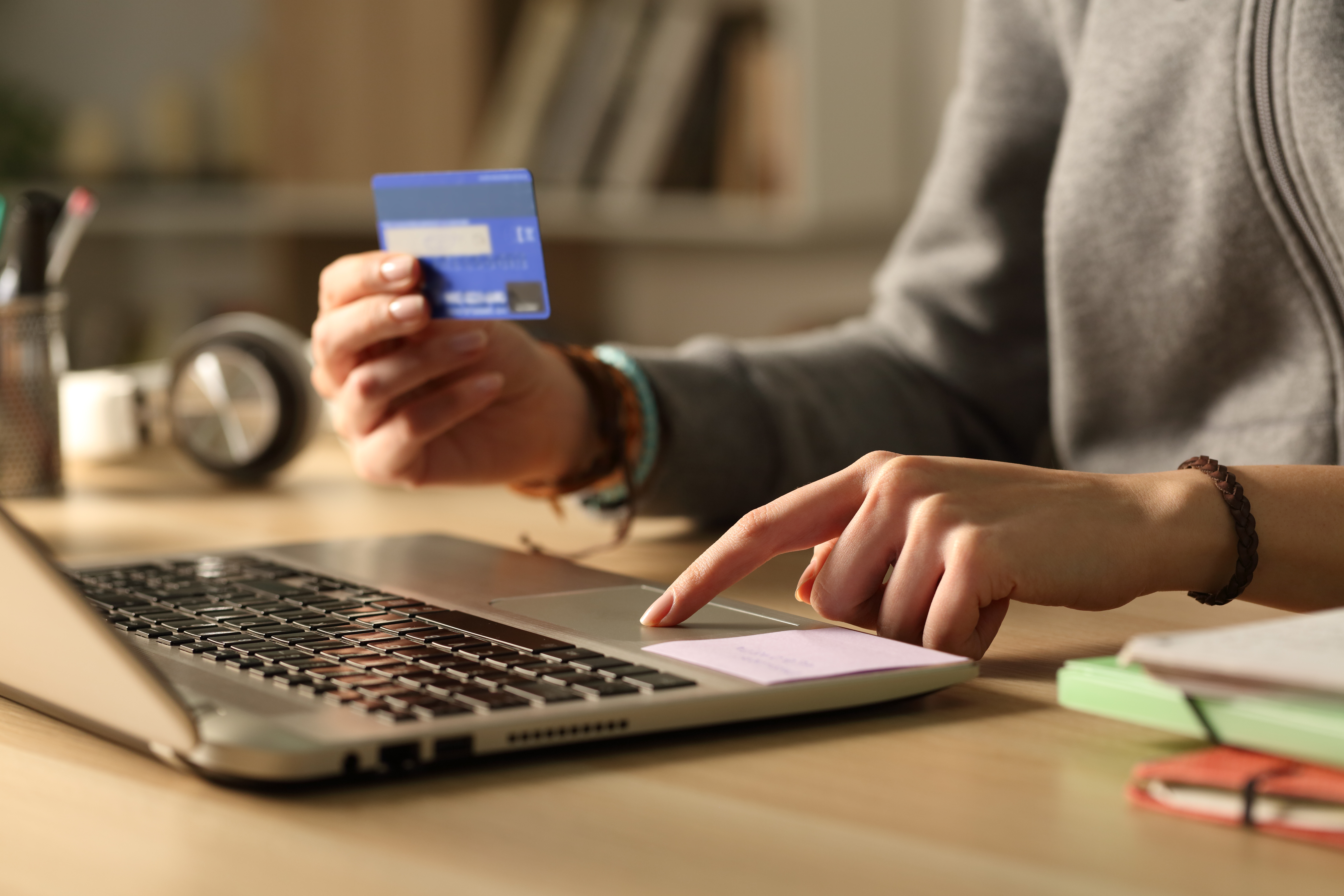 Entenda que o limite inicial do cartão de crédito varia de acordo com o análise financeira realizada pelo banco. Fonte: Adobe Stock.