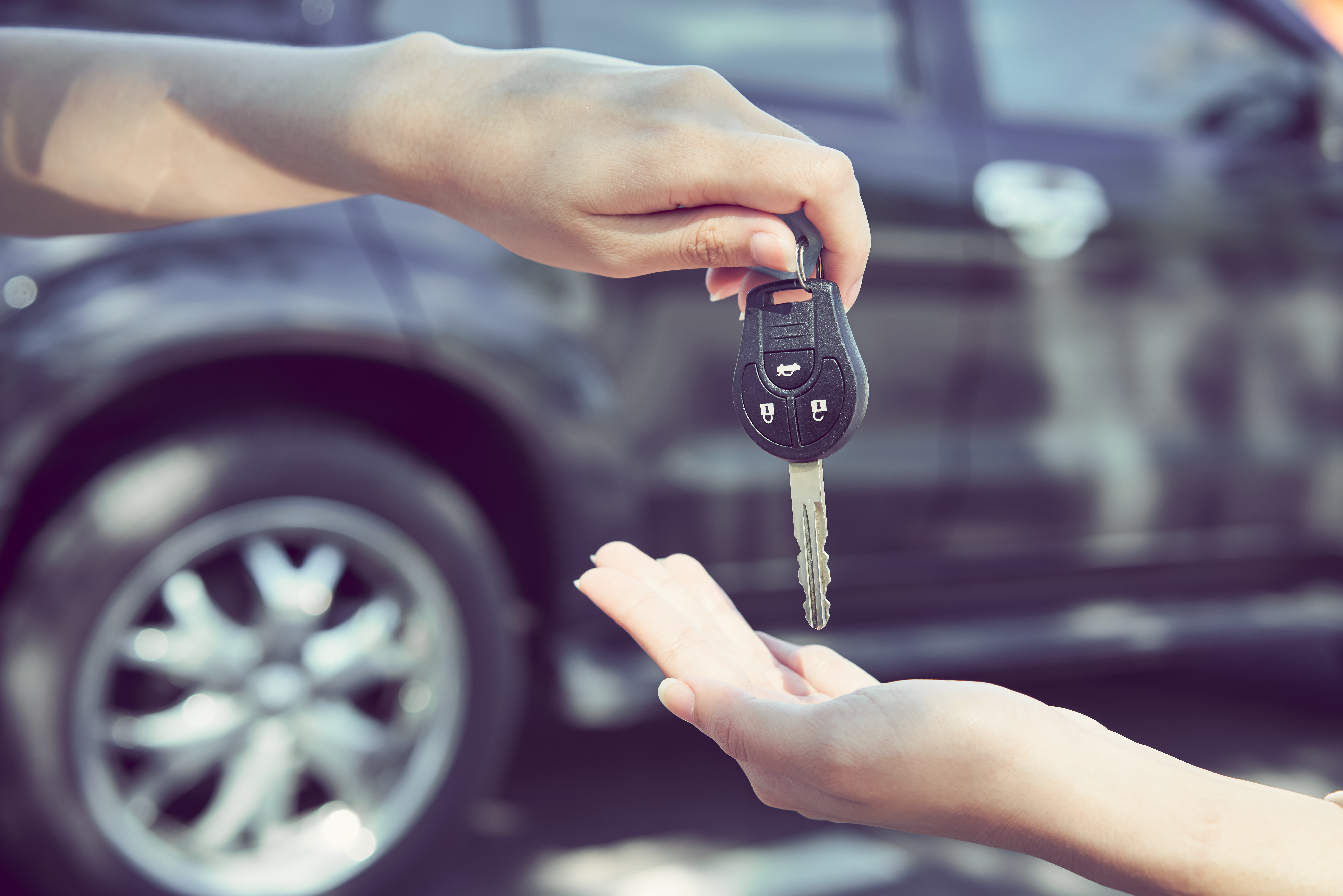 Confira nossas dicas para pagar mais barato em aluguel de carro. Fonte: AdobeStock.