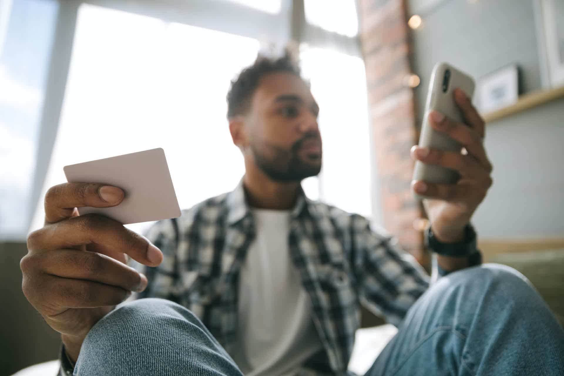 Descubra o que acontece com seu cartão de crédito ao fazer um acordo. Fonte: Pexels.