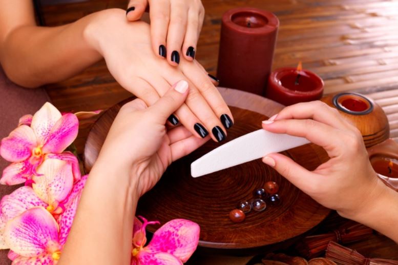 Saiba quais são as 5 melhores opções de escola para curso de manicure.