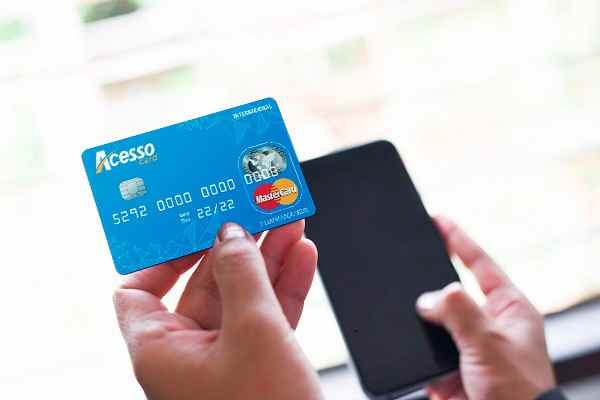 Quais as vantagens do Cartão de crédito Acesso? (Imagem: Senhor Panda)
