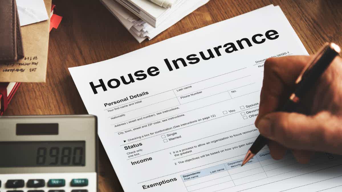 Home insurance will keep your house safe and your family protected too. Source: Freepik.