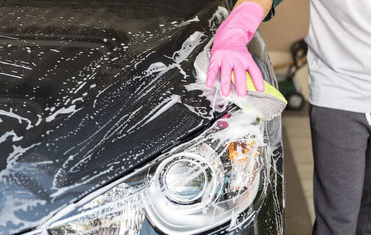 Lave carros para ganhar dinheiro com pouco investimento. | Imagem: Pixabay