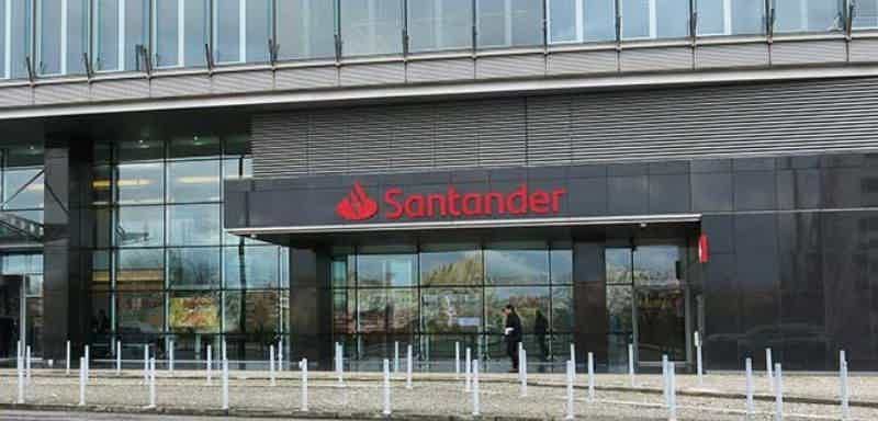 Para que possa abrir uma conta, precisa ir até um balcão Santander. Fonte: Santander.