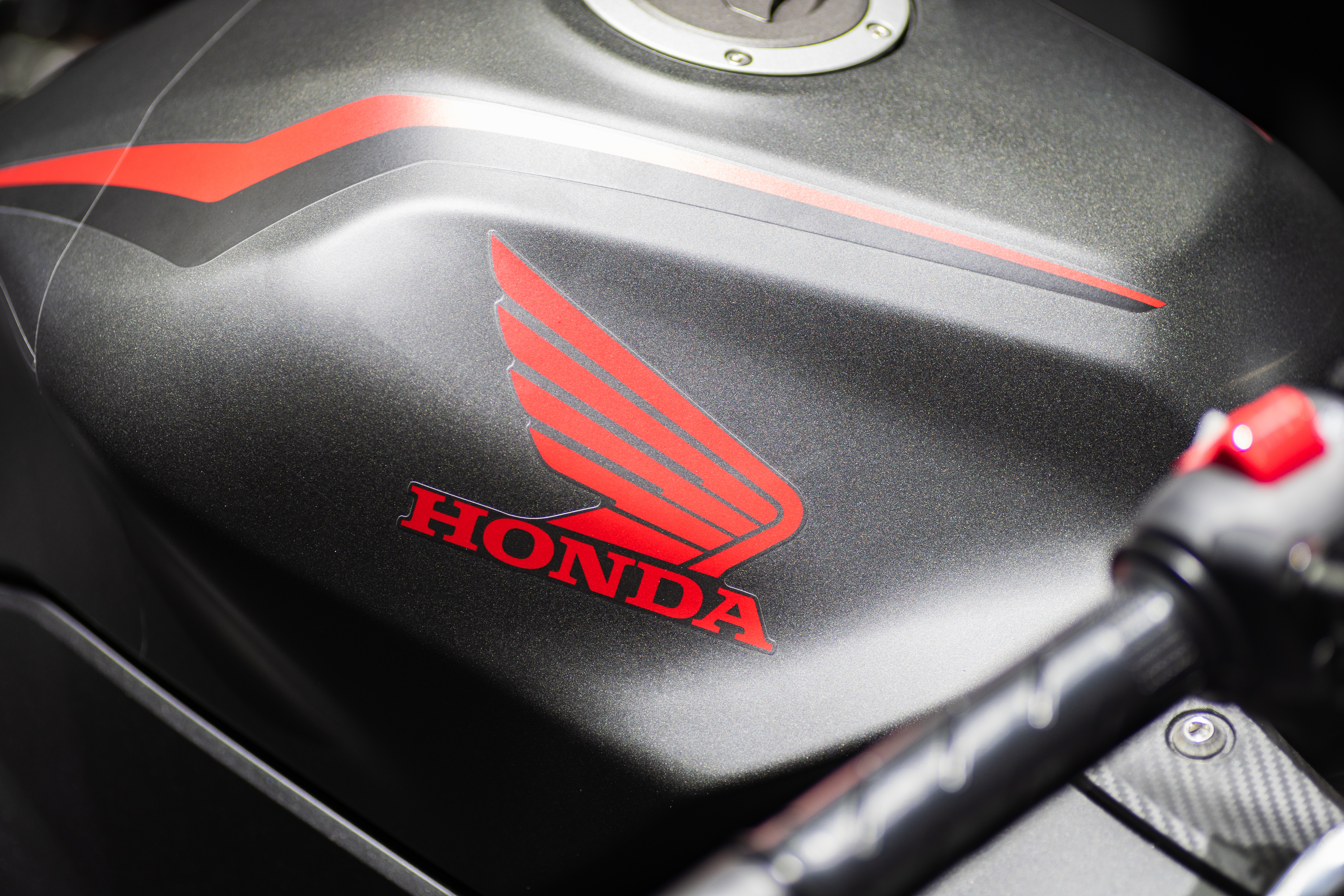 Mas, afinal, quais os prós e contras de comprar uma moto seminova Honda? Fonte: AdobeStock.