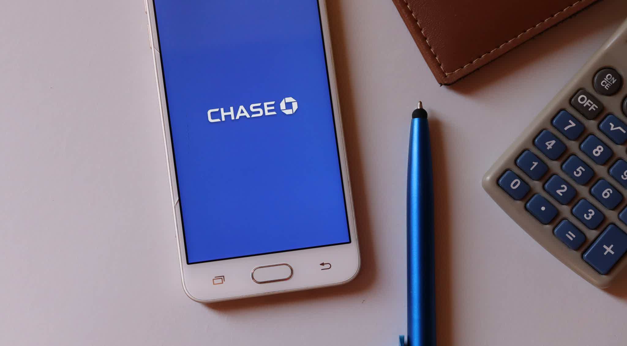 Read this review to find out how banking is with Chase. Source: Adobe Stock.