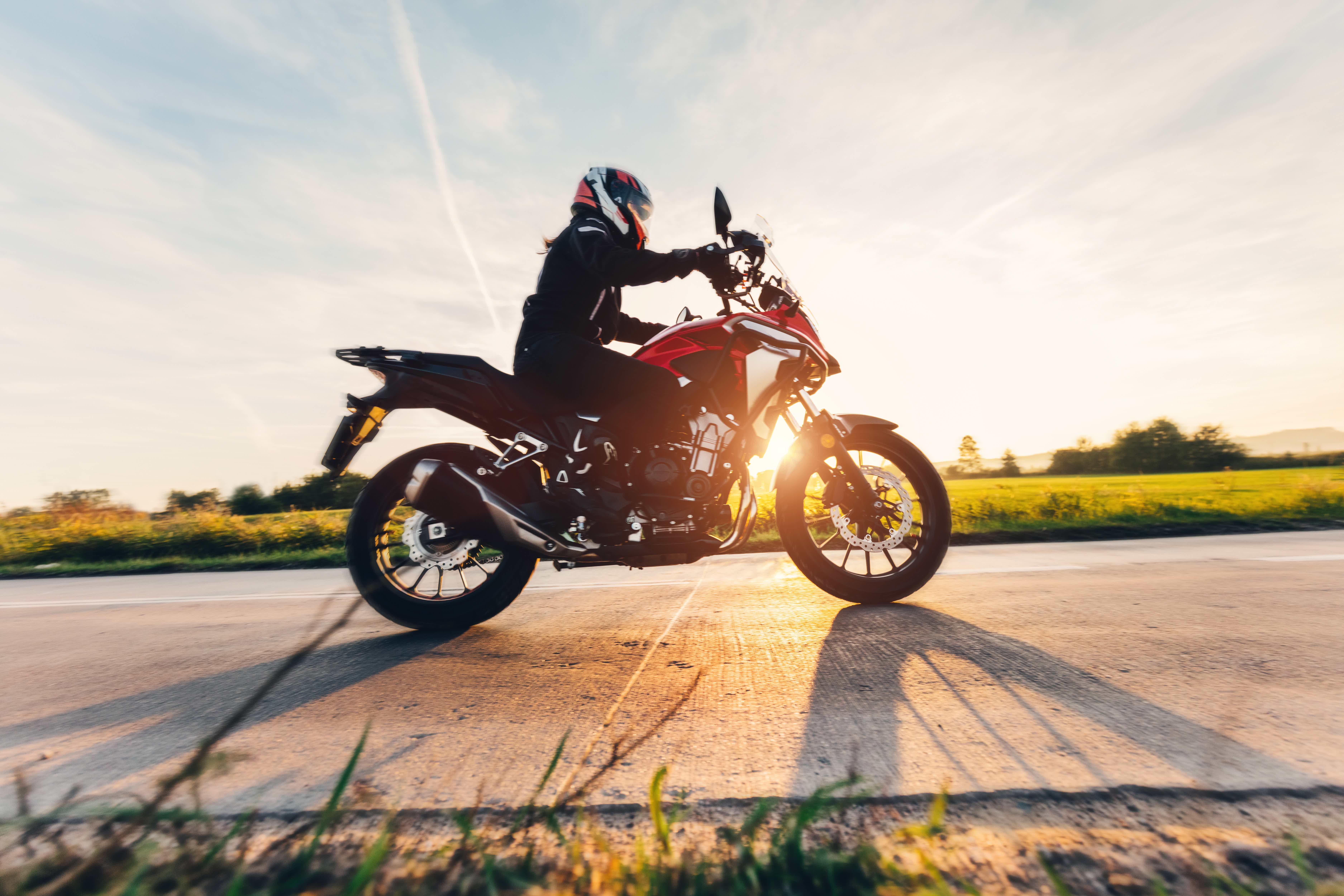 Mas, afinal, como funciona um aluguel de moto? Fonte: AdobeStock.