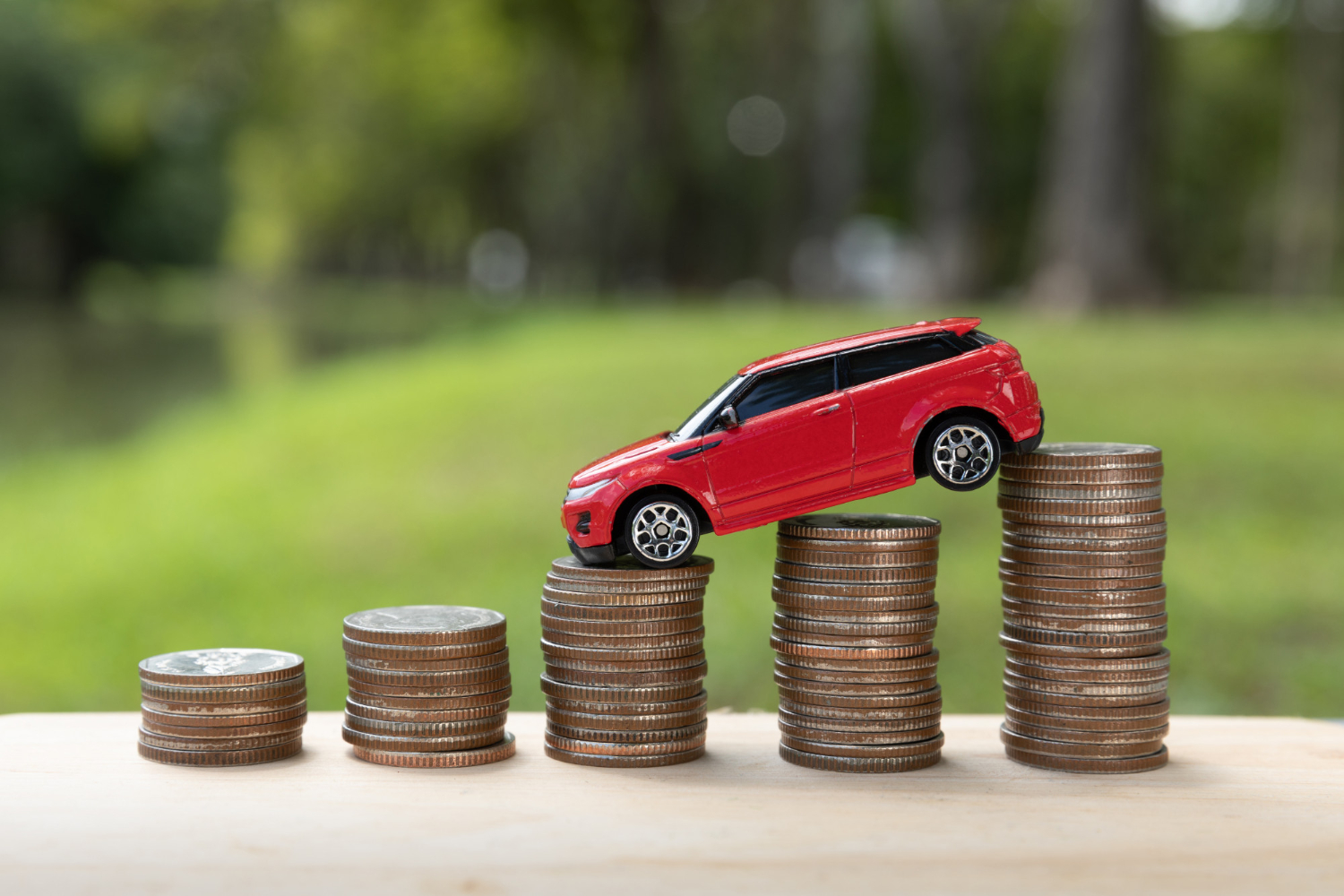 Which type of loan is better for buying a car? Source: Freepik.