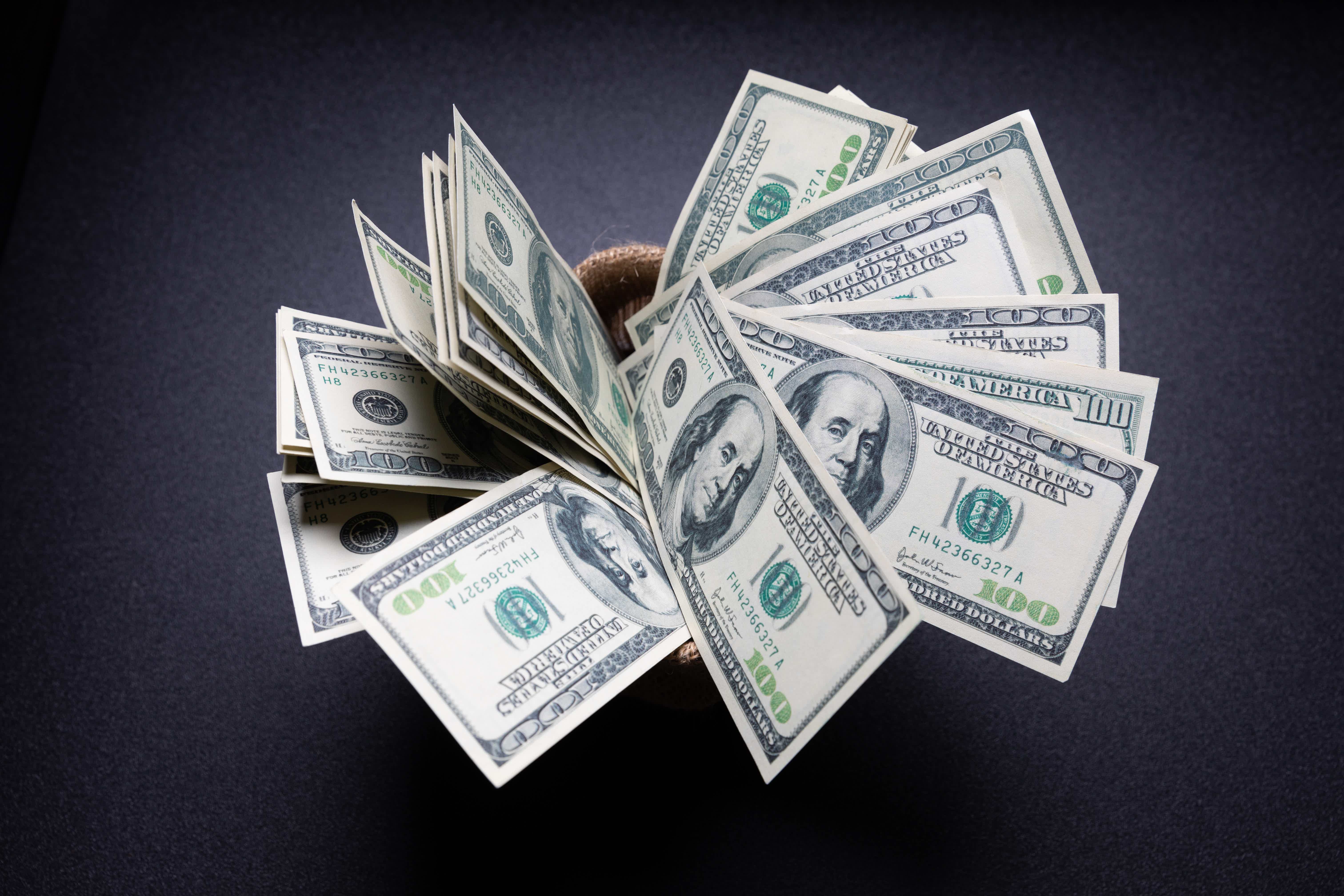 Need money fast? Read our post about how to get 50 dollars fast! Source: Freepik (jcomp)