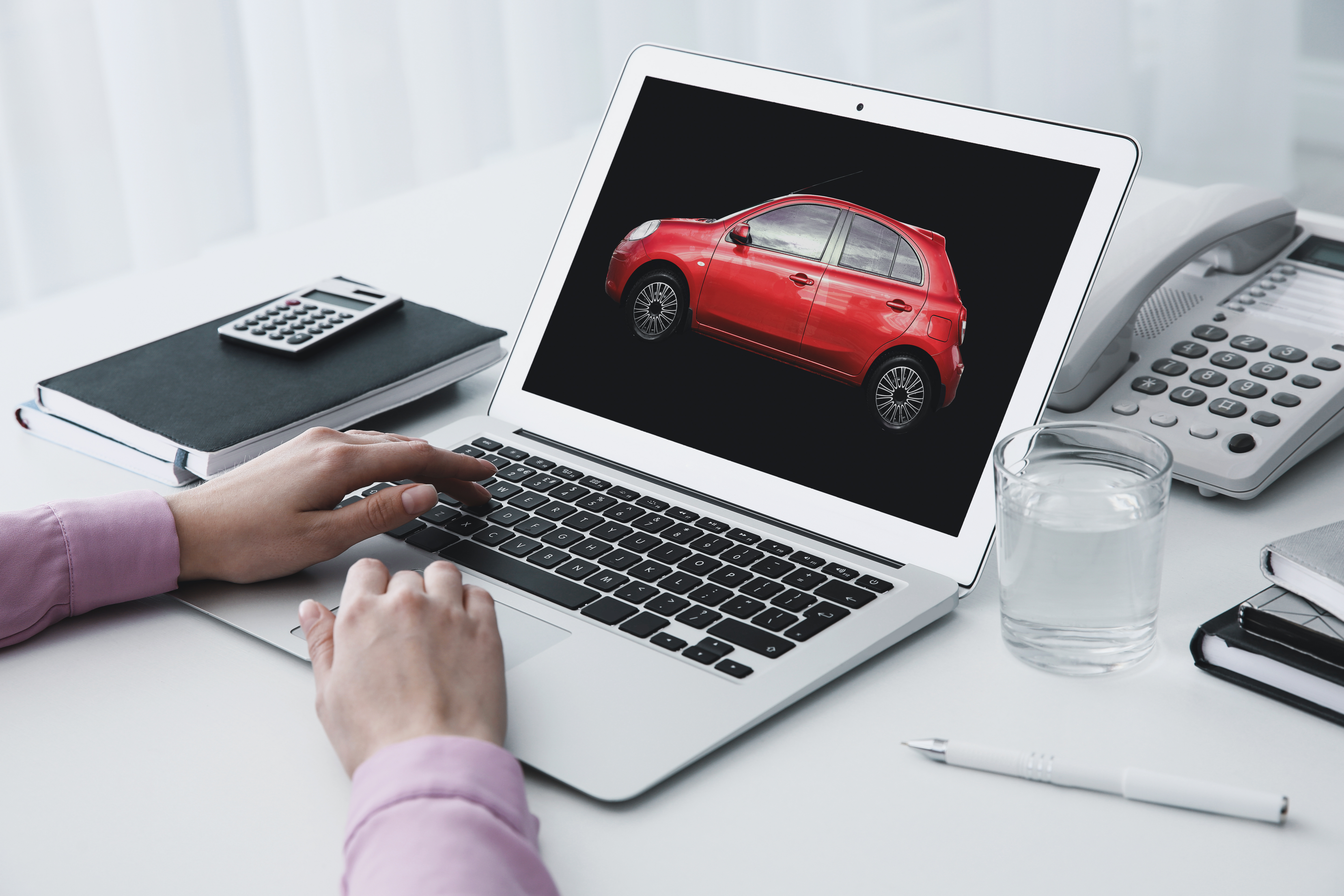 Entenda como funciona a OLX para compra de carros usados. Fonte: AdobeStock.