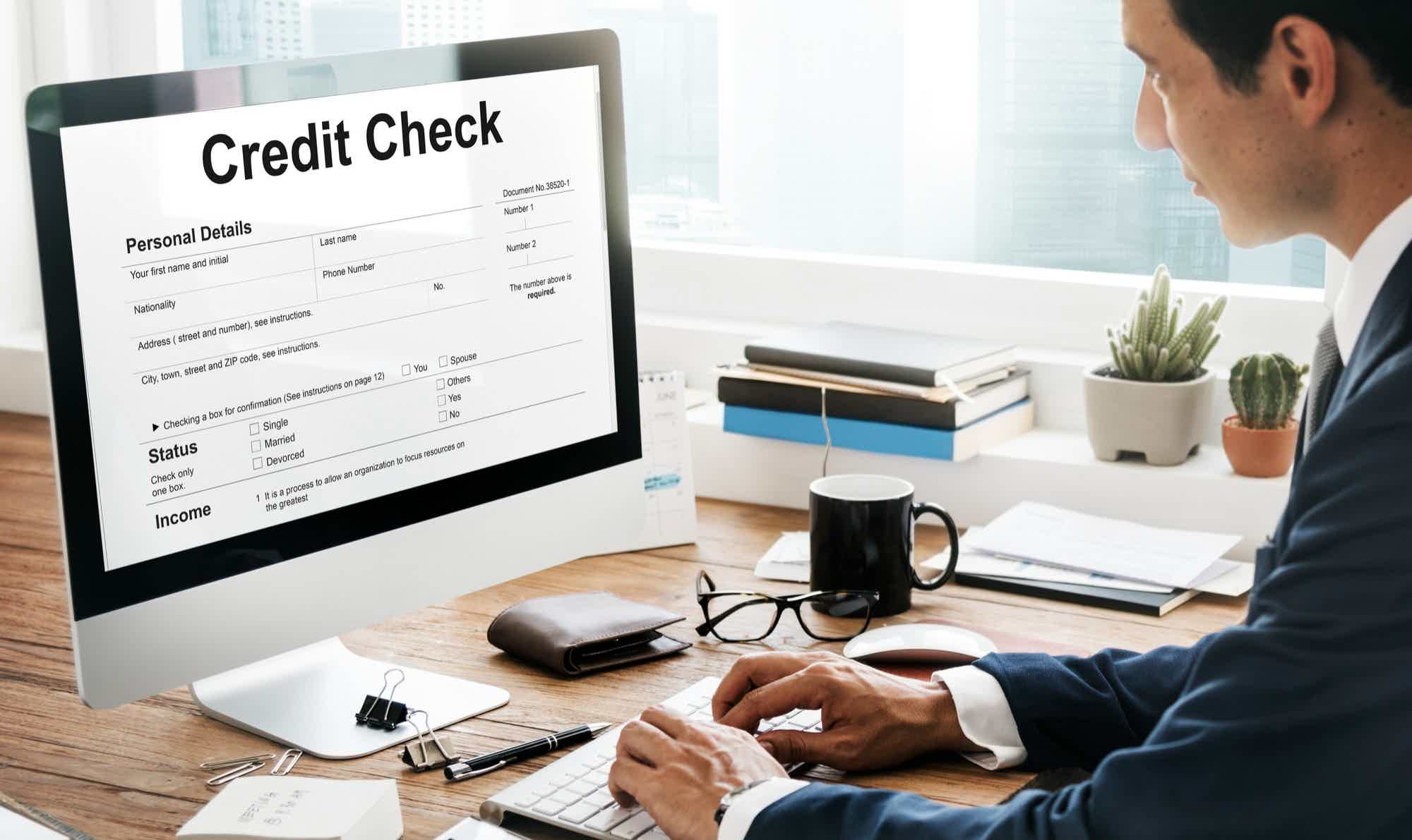 Your credit score has a big role in your credit card application. Source: Freepik.