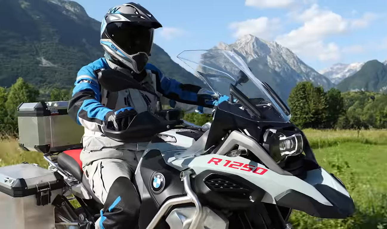 Confira nossa lista com os melhores modelos de moto para viagem. Fonte: Youtube BMW Motorrad.