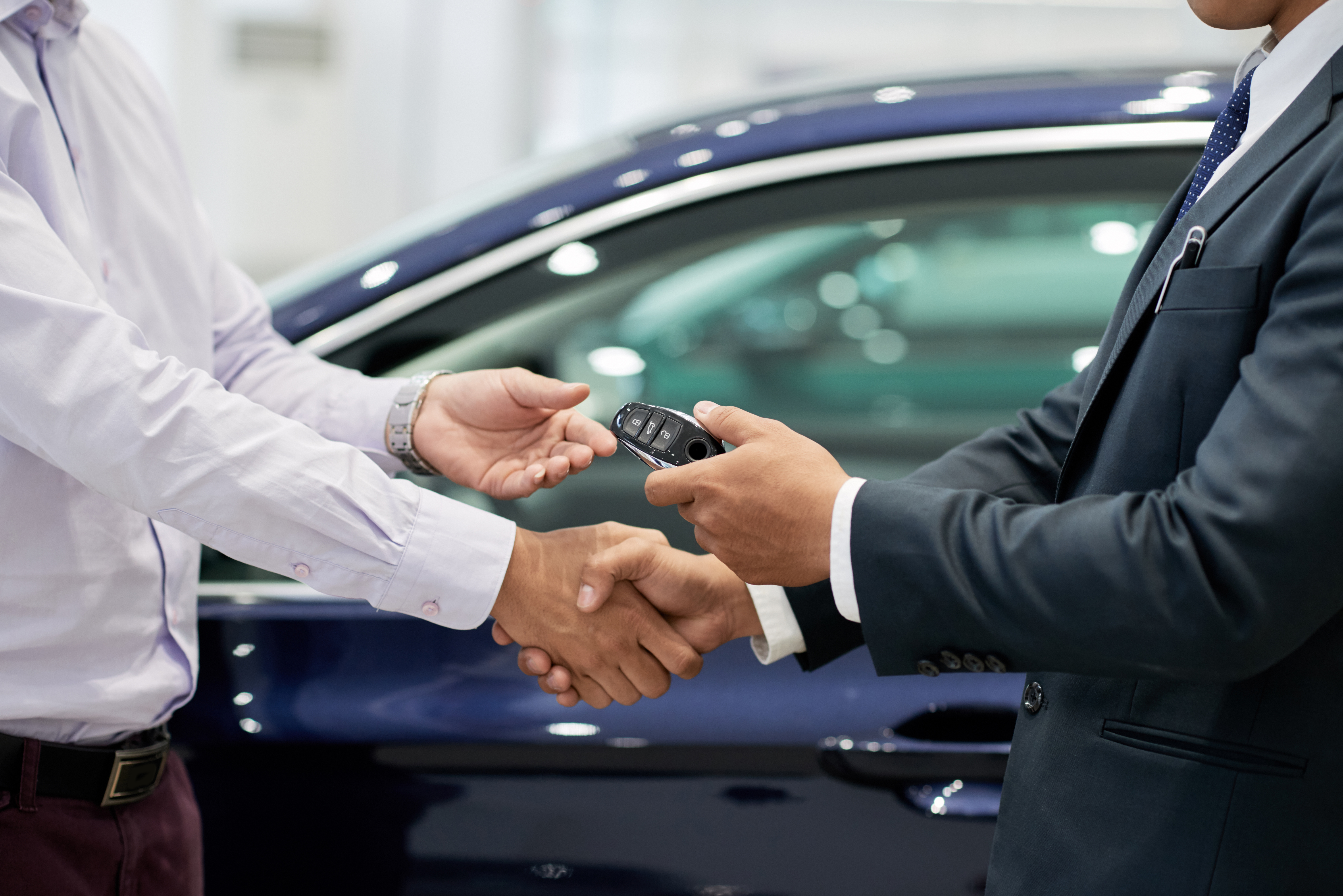 Conheça nossas dicas para economizar na hora de comprar seu carro. Fonte: AdobeStock
