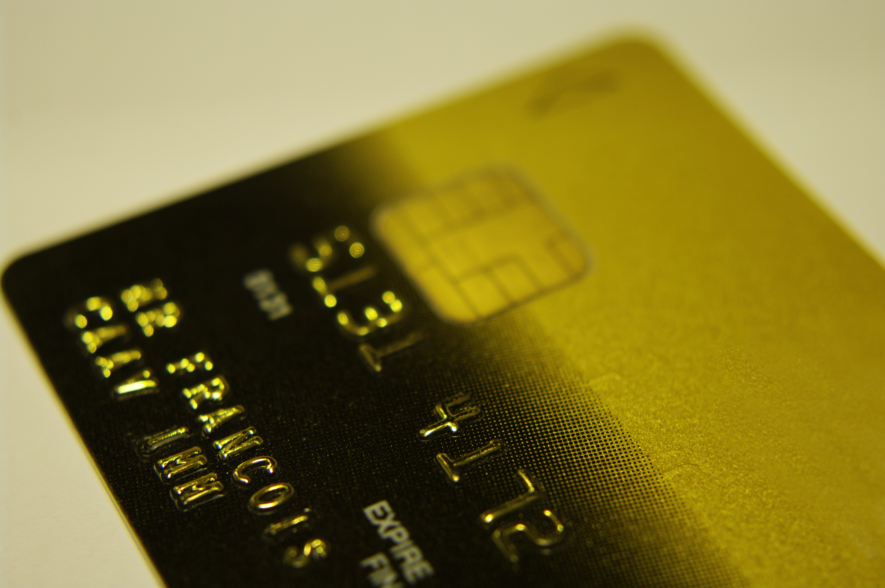 Know all about the features of the credit card. Source: Freerange.