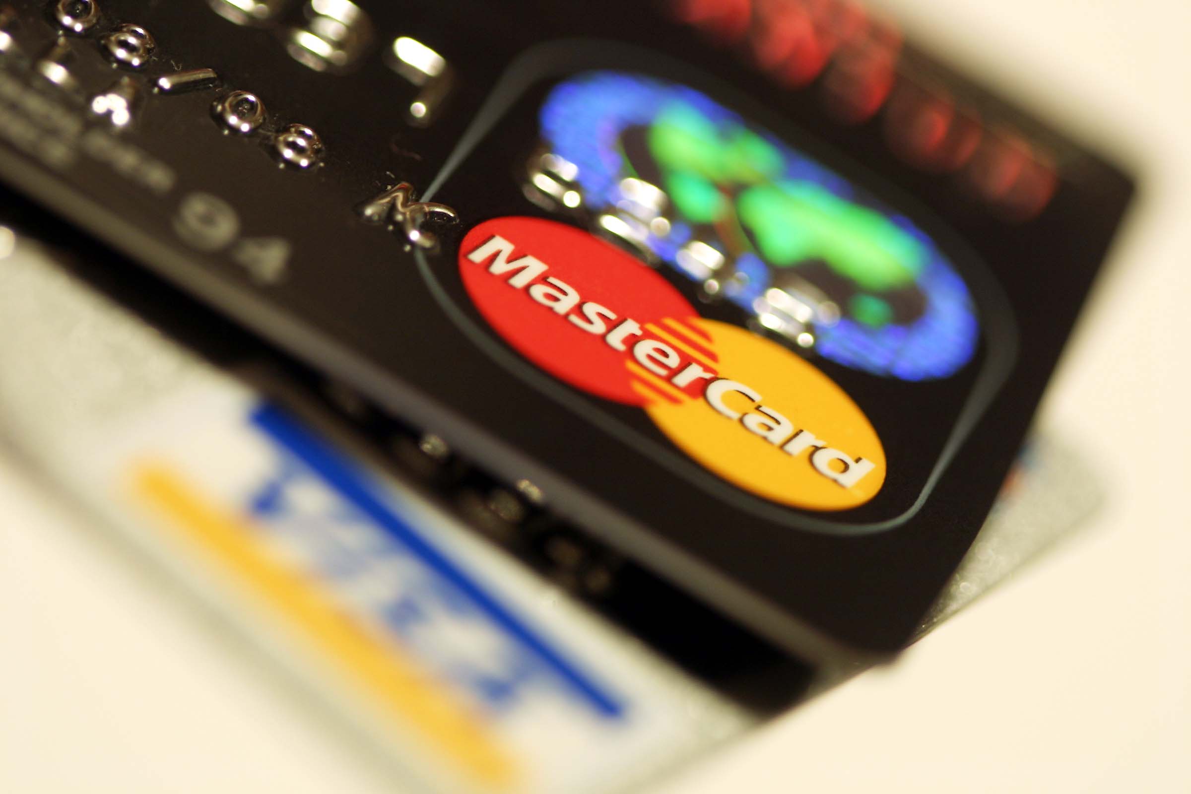 Know all about the features of the OakStone Gold Secured Mastercard®. Source: Freerange.