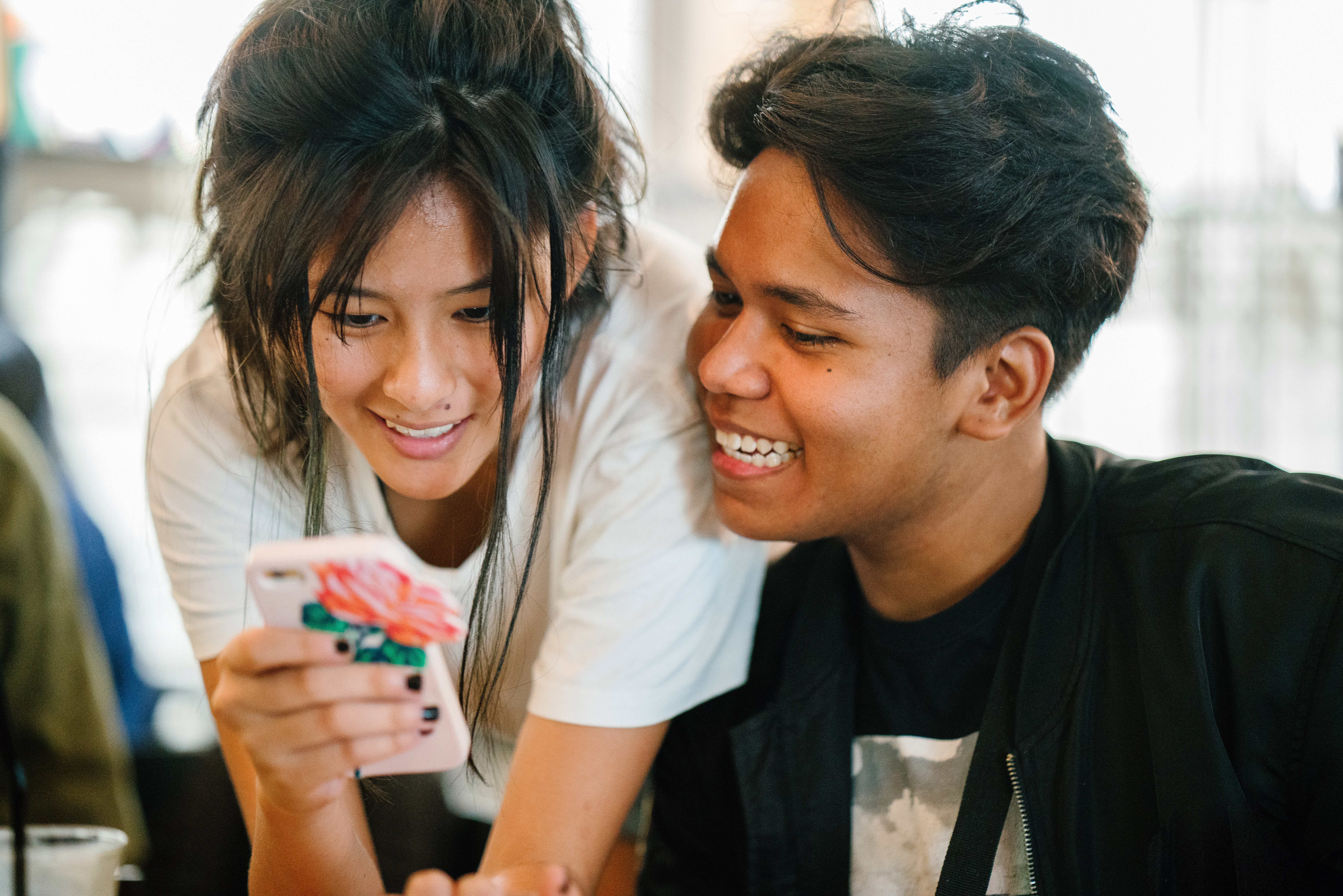 A conta Next Joy é indicada para menores de 17 anos que desejam aprender a administrar seu dinheiro e ter autonomia financeira. Fonte: Pexels.
